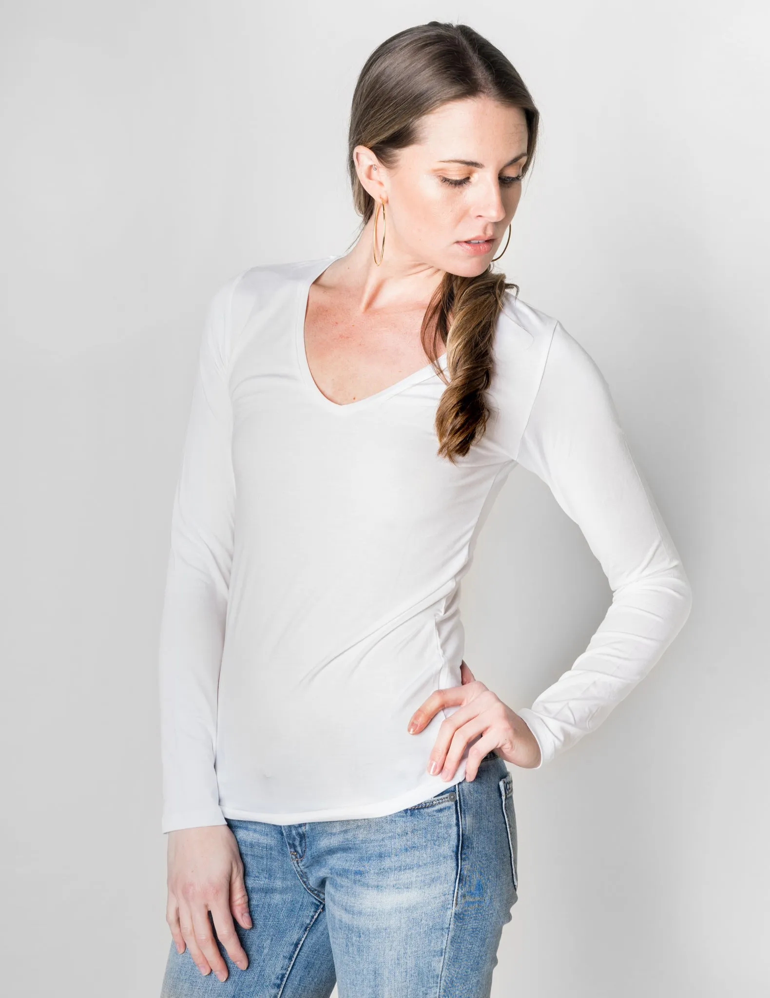 Majestic Long Sleeve Viscose V-Neck Tee in Blanc/White