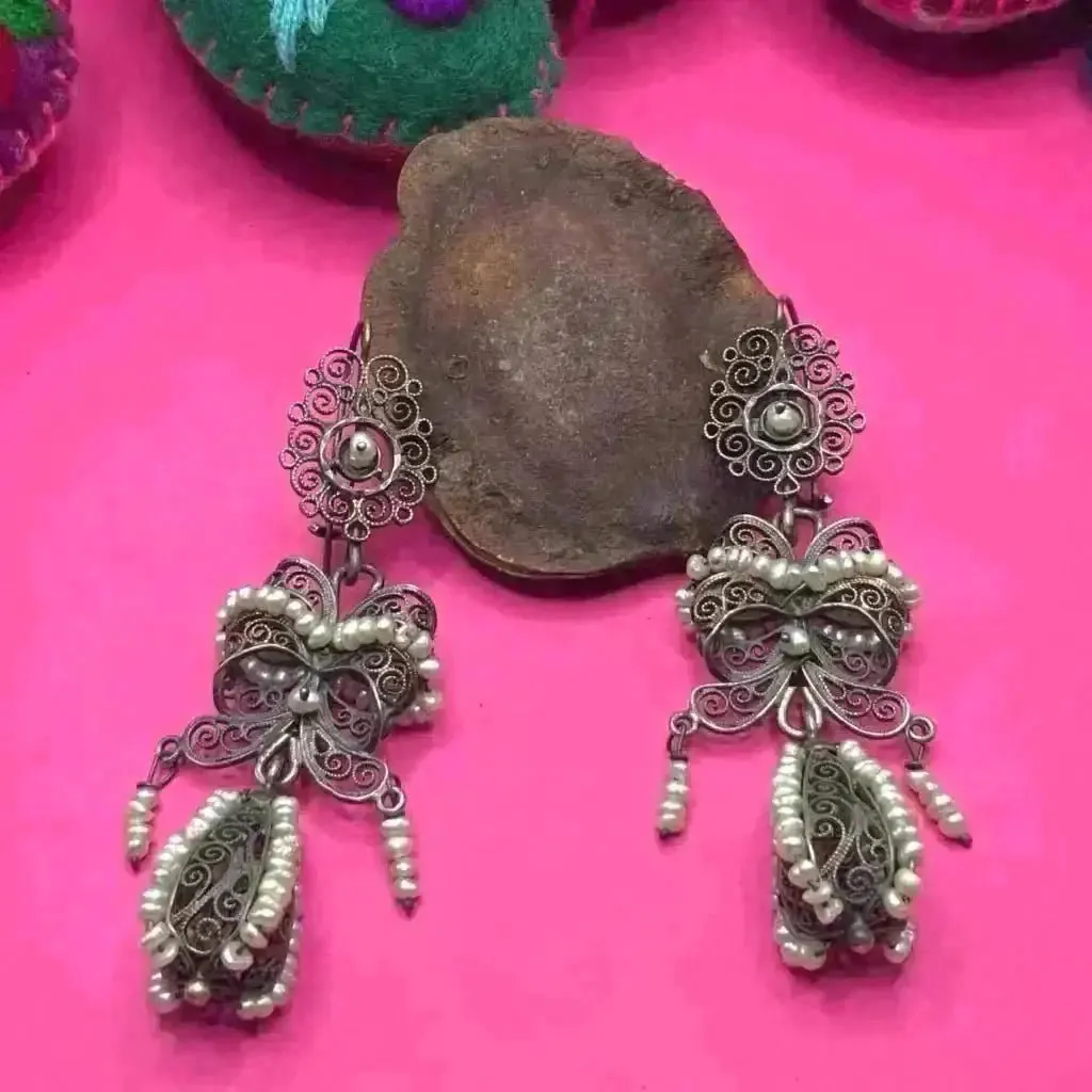 Oaxacan vintage Silver filigree earrings with pearls, circa 1920