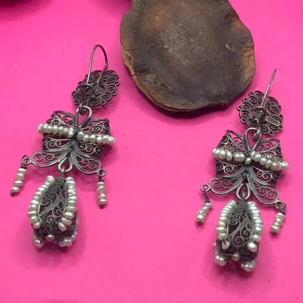 Oaxacan vintage Silver filigree earrings with pearls, circa 1920