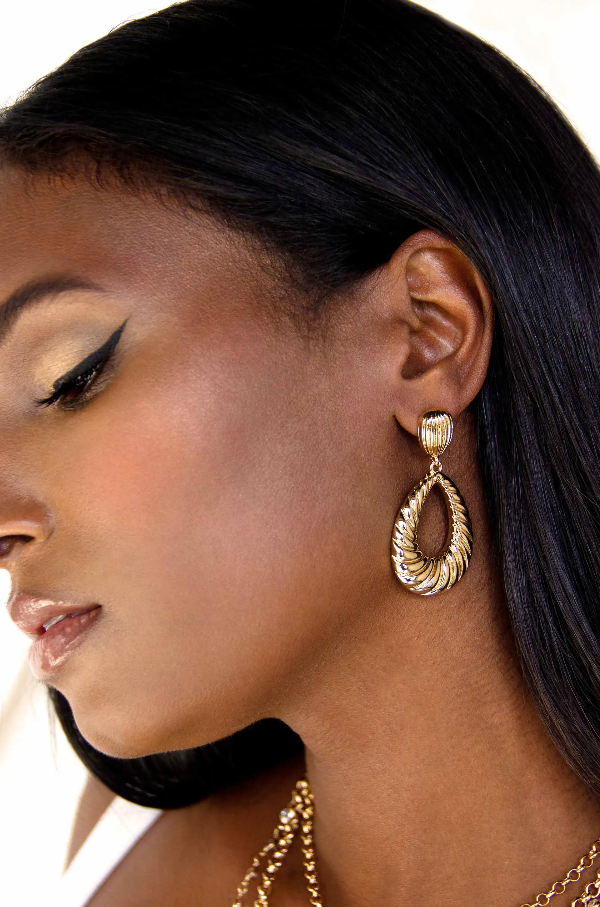 Teardrop Wave Detailed Earrings