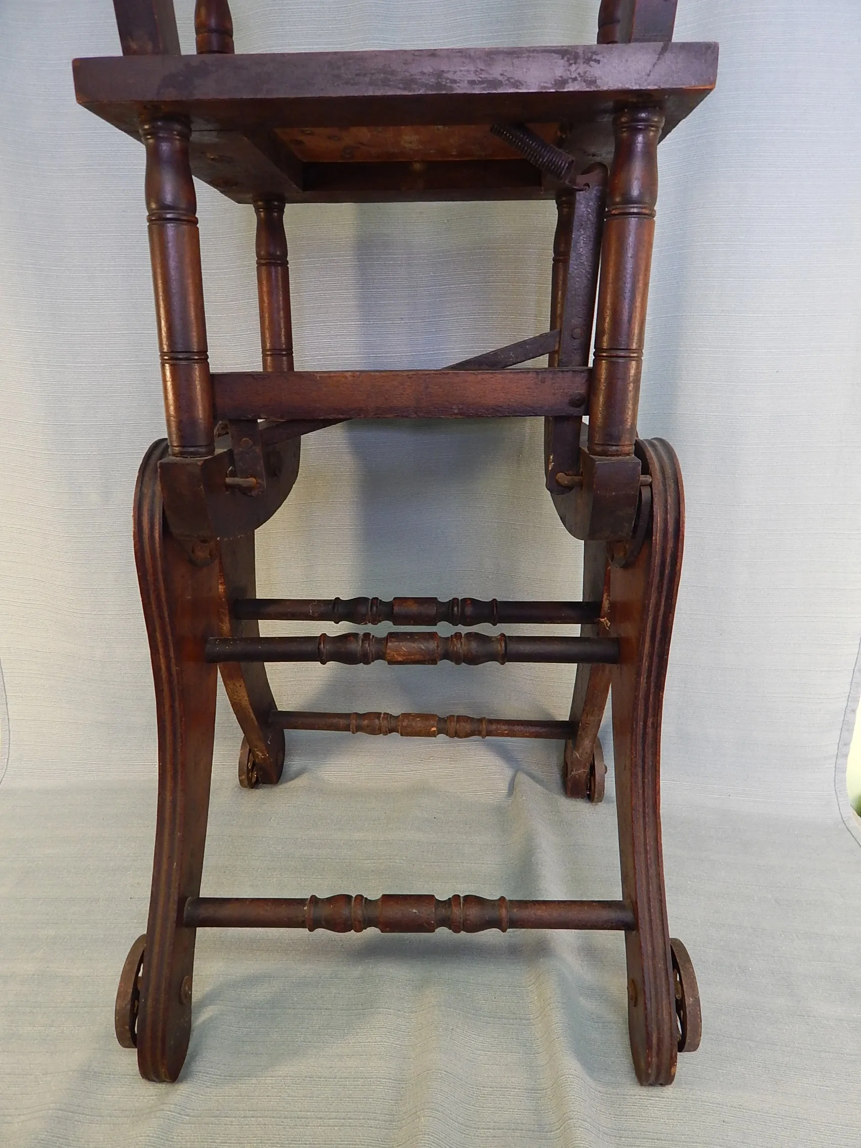 Victorian Convertible Stroller / High Chair