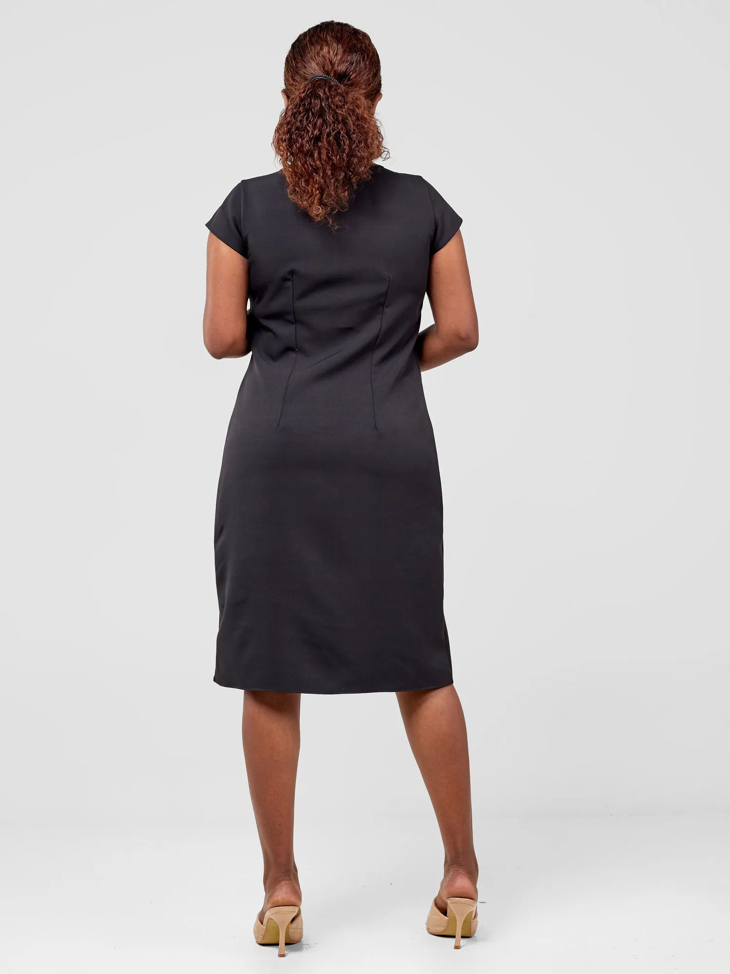 Vivo Pendo Cap Sleeve Shift Dress - Black